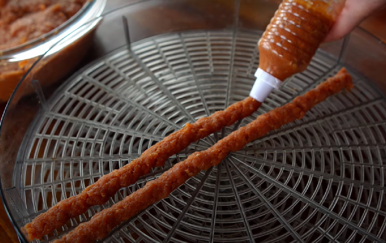 Домашние &quot;Кабаносы&quot;: как приготовить вкусные сыровяленые колбаски дома